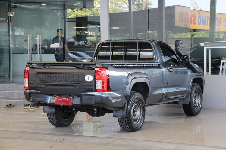 Mitsubishi Triton 2024 2.4 4WD Ultra Pickup ดีเซล ไม่ติดแก๊ส เกียร์อัตโนมัติ เทา รูปที่ 2