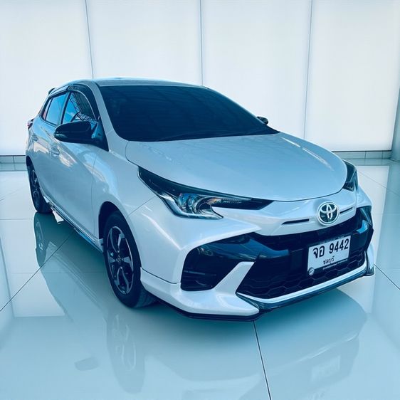 รถ Toyota Yaris 1.2 Smart สี ขาว