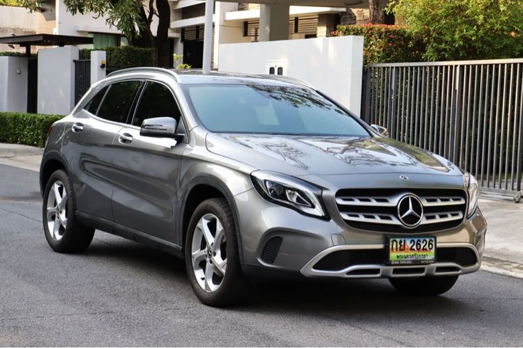 Mercedes-Benz GLA-Class 2020 GLA200 Sedan เบนซิน เกียร์อัตโนมัติ เทา รูปที่ 2