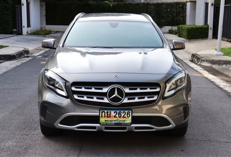 รถ Mercedes-Benz GLA-Class GLA200 สี เทา