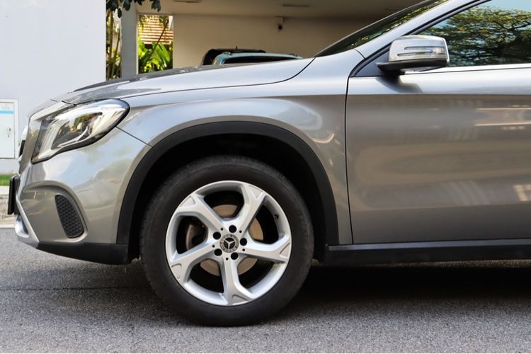 Mercedes-Benz GLA-Class 2020 GLA200 Sedan เบนซิน เกียร์อัตโนมัติ เทา รูปที่ 4