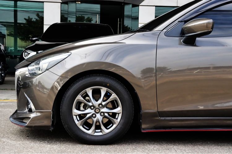 Mazda Mazda 2 2019 1.3 High Connect Sedan เบนซิน เกียร์อัตโนมัติ น้ำตาล รูปที่ 3