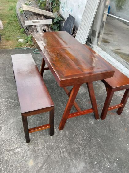 โต๊ะกลางพร้อมม้านั่งยาวไว้นั่งกินข้าวเฉลิมฉลองปีใหม่ รูปที่ 4