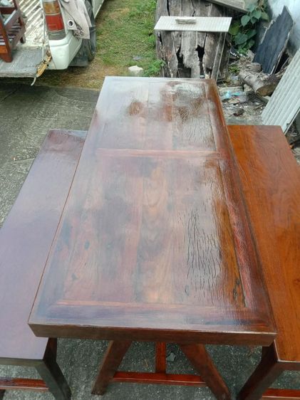 โต๊ะกลางพร้อมม้านั่งยาวไว้นั่งกินข้าวเฉลิมฉลองปีใหม่ รูปที่ 2