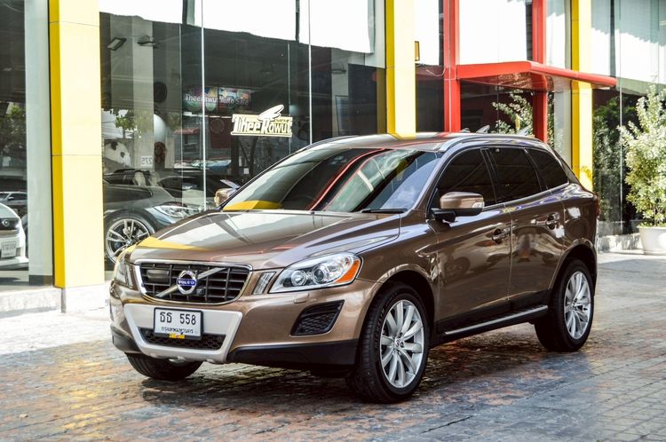 รถ Volvo XC60 2.0 D4 สี น้ำตาล
