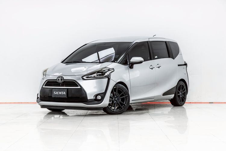 Toyota Sienta 2017 1.5 V Utility-car เบนซิน ไม่ติดแก๊ส เกียร์อัตโนมัติ เทา