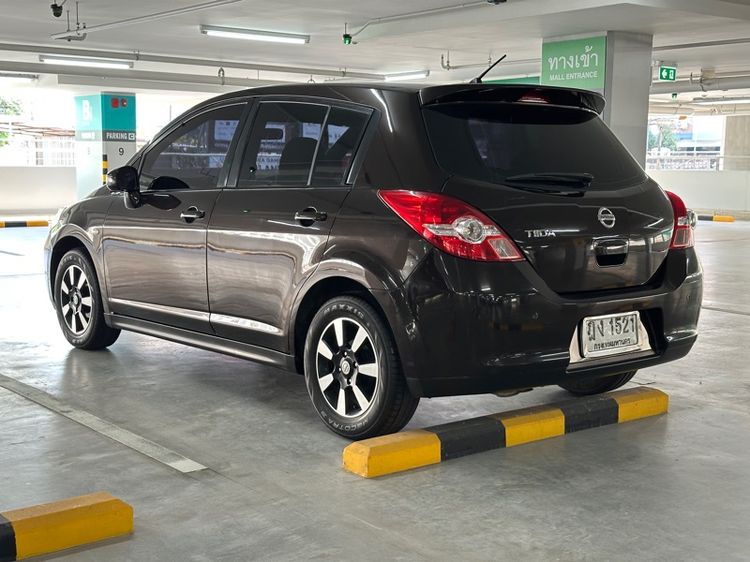 รถ Nissan Tiida 1.6 G สี น้ำตาล