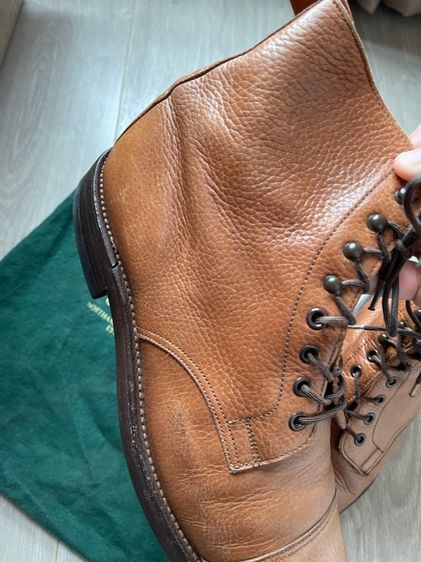 Crockett and Jones shoes รูปที่ 2