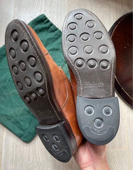 Crockett and Jones shoes รูปที่ 10