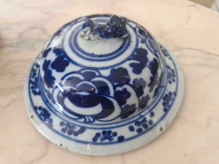 แจกันและฝาปิดลายดอกไม้สีฟ้าขาวโบราณของจีน รูปที่ 4