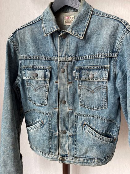 90's Levi's 70752-12 denim jacket with short horn tag made in Hong Kong size M 