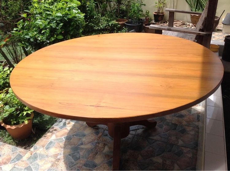 โต๊ะไม้สัก