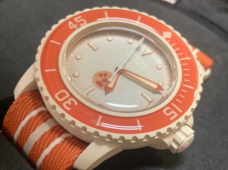 นาฬิกาชายหญิง  swatch สภาพสวยเหมือนใหม่มีพร้อมทุกอย่างกล่องคู่มือใบประกันแท้