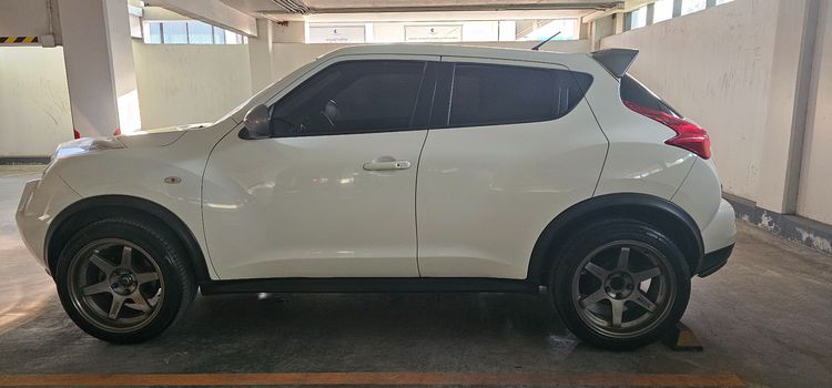 Nissan Juke 2014 1.6 Invader Sedan เบนซิน ไม่ติดแก๊ส เกียร์อัตโนมัติ ขาว รูปที่ 4