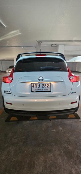Nissan Juke 2014 1.6 Invader Sedan เบนซิน ไม่ติดแก๊ส เกียร์อัตโนมัติ ขาว รูปที่ 2