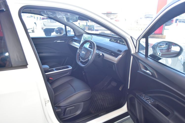 Neta V 2024 Sedan ไฟฟ้า ไม่ติดแก๊ส เกียร์อัตโนมัติ ขาว รูปที่ 3