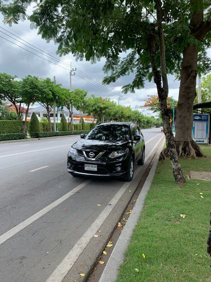 Nissan X-Trail 2017 2.0 V 4WD Utility-car เบนซิน ดำ รูปที่ 4