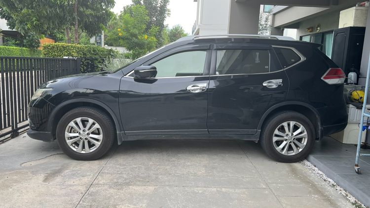 Nissan X-Trail 2017 2.0 V 4WD Utility-car เบนซิน ดำ รูปที่ 2