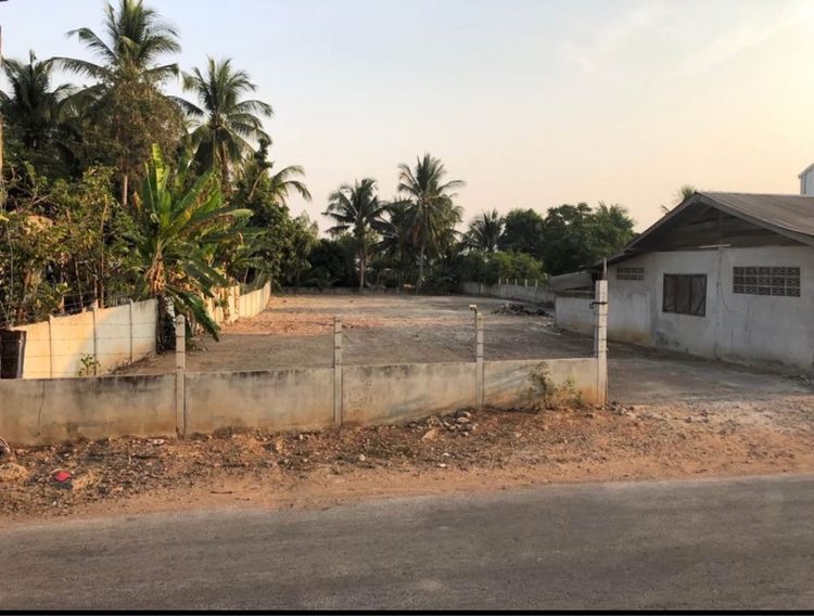 ใช่ ที่ดินปลูกบ้านหรือทำห้องเช่าทำเลสวยอยู่ใจกลางชุมชนเหลือแปลงสุดท้ายและแปลงเดียวแล้วเท่านั้น รูปที่ 2