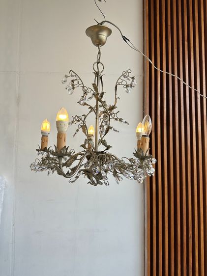 อื่นๆ โคมไฟแขวนเพดาน ก้านลายไม้เลื้อยเหล็กดัดสีทอง ประดับคริสตัล