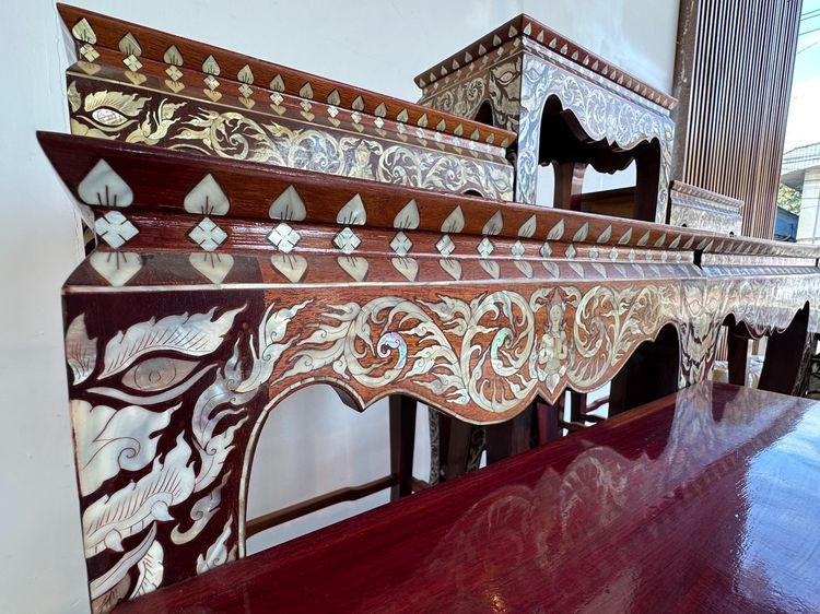 โต๊ะหมู่บูชา 9 งานไม้มะค่าฝังมุก รูปที่ 12