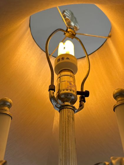 โคมไฟตั้งโต๊ะ โป๊ะผ้า ขอบกุ้นผ้าสีดำ ตัวโคมและฐานเรซิ่น ตกแต่งคริสตัส รูปที่ 7