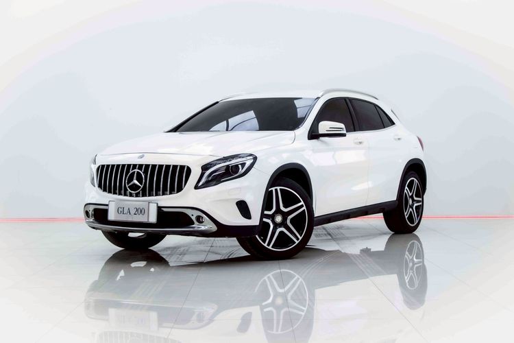 รถ Mercedes-Benz GLA-Class GLA200 สี ขาว