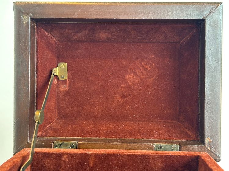 กล่องไม้ สไตล์วินเทจ มือจับทองเหลือง โครงไม้จริง ขาสีทองเหลือง รูปที่ 15