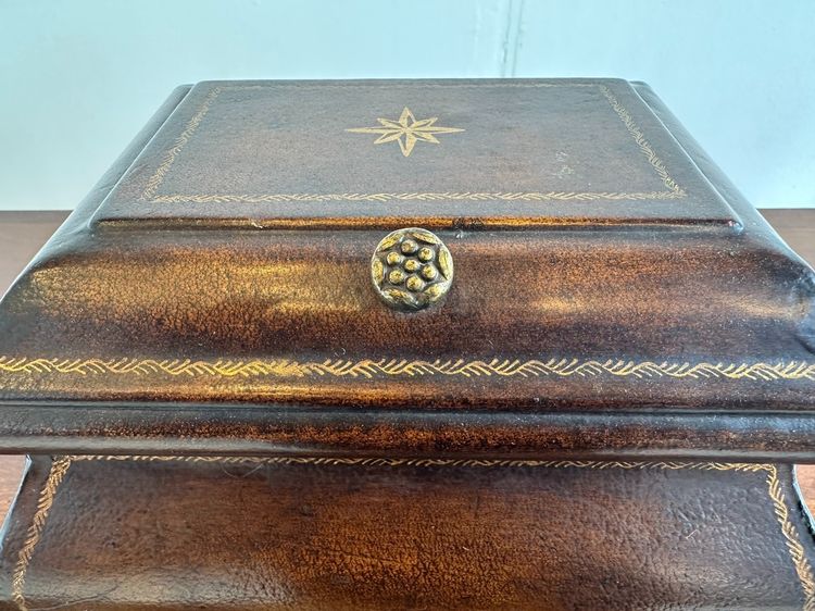 กล่องไม้ สไตล์วินเทจ มือจับทองเหลือง โครงไม้จริง ขาสีทองเหลือง รูปที่ 9