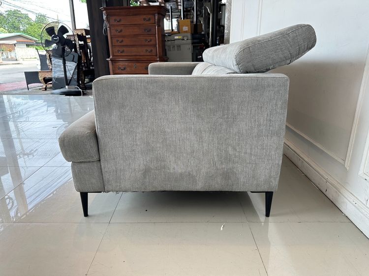 โซฟา 2 ที่นั่ง เบาะผ้าสีเทา พักคอปรับขึ้นได้ โครงไม้จริง ขาเหล็กสีดำ รูปที่ 5