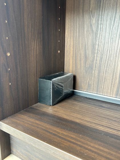 ตู้โชว์ทรงสูง แบรนด์ IKEA รุ่น BILLY โครงไม้ Particle Board สีน้ำตาล รูปที่ 12