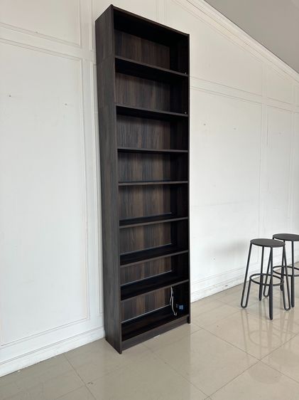 ตู้โชว์ทรงสูง แบรนด์ IKEA รุ่น BILLY โครงไม้ Particle Board สีน้ำตาล รูปที่ 2