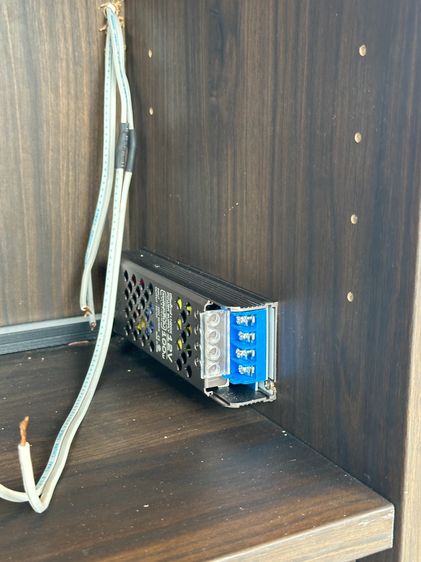 ตู้โชว์ทรงสูง แบรนด์ IKEA รุ่น BILLY โครงไม้ Particle Board สีน้ำตาล รูปที่ 11