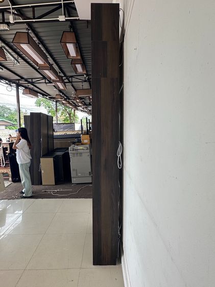 ตู้โชว์ทรงสูง แบรนด์ IKEA รุ่น BILLY โครงไม้ Particle Board สีน้ำตาล รูปที่ 4