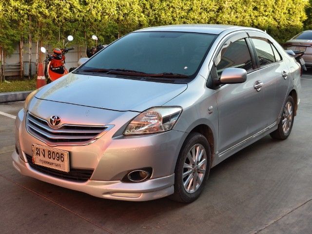 รถ Toyota Vios 1.5 J สี บรอนซ์เงิน