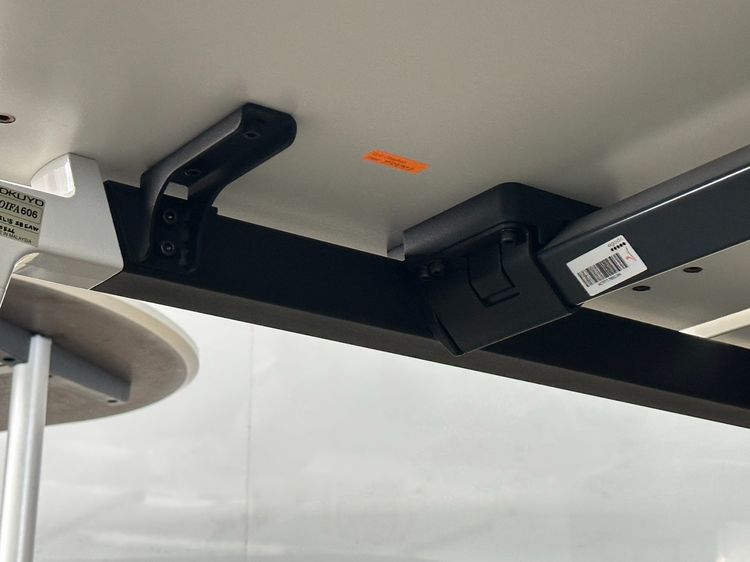 โต๊ะทำงาน 6 ที่นั่ง (หน้าชนกัน) ท็อปไม้ MDF ผิวลามิเนตสีขาว ปิดขอบพลาสติก มีรางไฟเหล็ก ขาเหล็ก รูปที่ 7