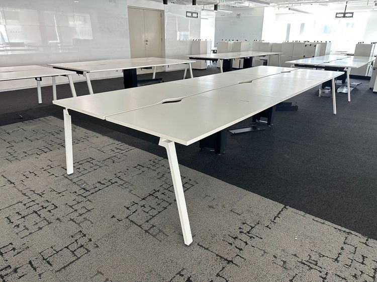 โต๊ะทำงาน 6 ที่นั่ง (หน้าชนกัน) ท็อปไม้ MDF ผิวลามิเนตสีขาว ปิดขอบพลาสติก มีรางไฟเหล็ก ขาเหล็ก รูปที่ 3