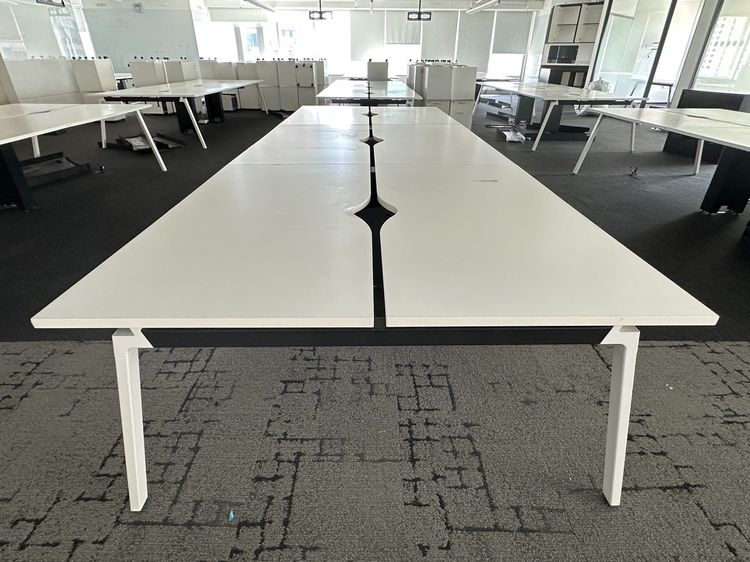 โต๊ะทำงาน 6 ที่นั่ง (หน้าชนกัน) ท็อปไม้ MDF ผิวลามิเนตสีขาว ปิดขอบพลาสติก มีรางไฟเหล็ก ขาเหล็ก รูปที่ 4