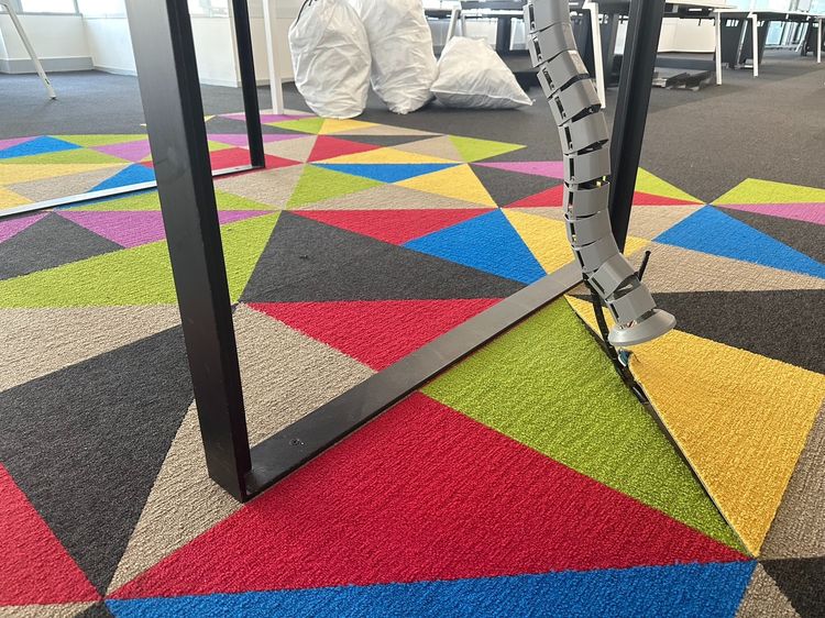 โต๊ะบาร์ ท็อปไม้ MDF สีบีช มีช่องรางปลั๊ก 2 ช่อง  โครงขาเหล็กสีดำ รูปที่ 11