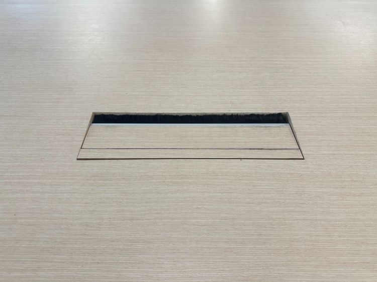 โต๊ะบาร์ ท็อปไม้ MDF สีบีช มีช่องรางปลั๊ก 2 ช่อง  โครงขาเหล็กสีดำ รูปที่ 4