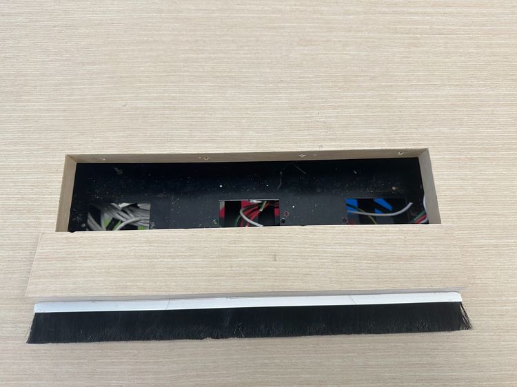 โต๊ะบาร์ ท็อปไม้ MDF สีบีช มีช่องรางปลั๊ก 2 ช่อง  โครงขาเหล็กสีดำ รูปที่ 5