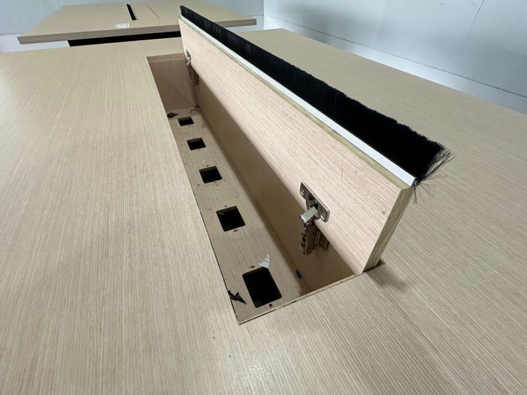 โต๊ะประชุม 4-6 ที่นั่ง ท็อปไม้ MDF สีบีชลายไม้ มีช่องรางปลั๊ก  รูปที่ 5