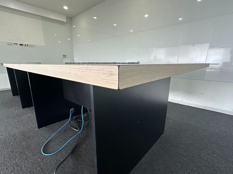 โต๊ะประชุม 4-6 ที่นั่ง ท็อปไม้ MDF สีบีชลายไม้ มีช่องรางปลั๊ก  รูปที่ 7