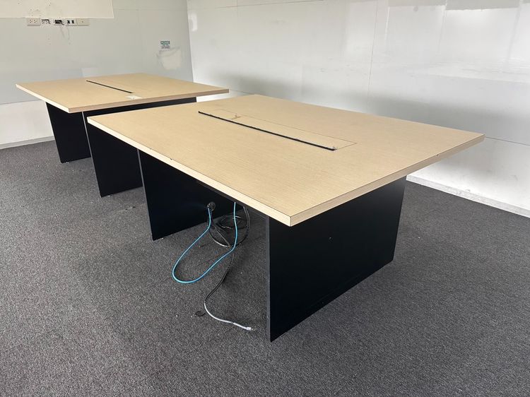 โต๊ะทำงาน น้ำตาล โต๊ะประชุม 4-6 ที่นั่ง ท็อปไม้ MDF สีบีชลายไม้ มีช่องรางปลั๊ก 