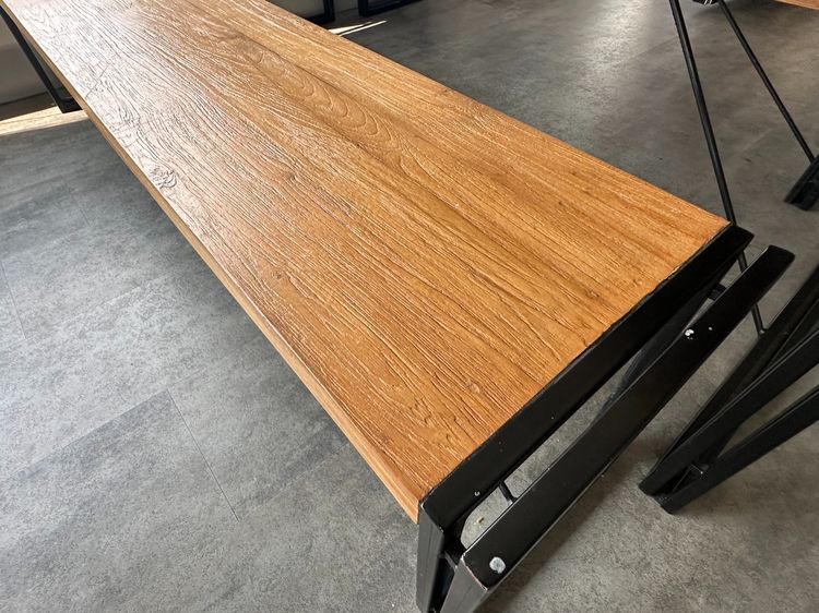 โต๊ะทานอาหารไม้สัก พร้อมม้านั่ง เบาะไม้สัก 2 ตัว โครงขาเหล็กสีดำ รูปที่ 11