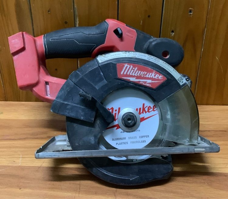 เลื่อยตัดเหล็กไร้สาย Milwaukee M18 FMCS