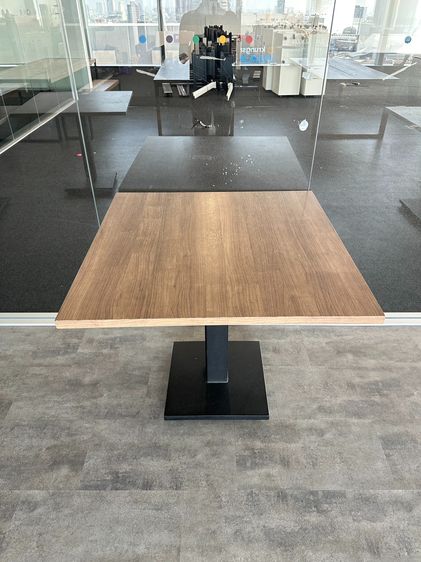 โต๊ะทานอาหาร ท็อปไม้ MDF ลายไม้สีน้ำตาล ขาเหล็กสีดำ รูปที่ 2