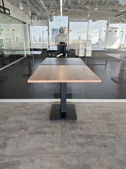 อื่นๆ โต๊ะทานอาหาร ท็อปไม้ MDF ลายไม้สีน้ำตาล ขาเหล็กสีดำ