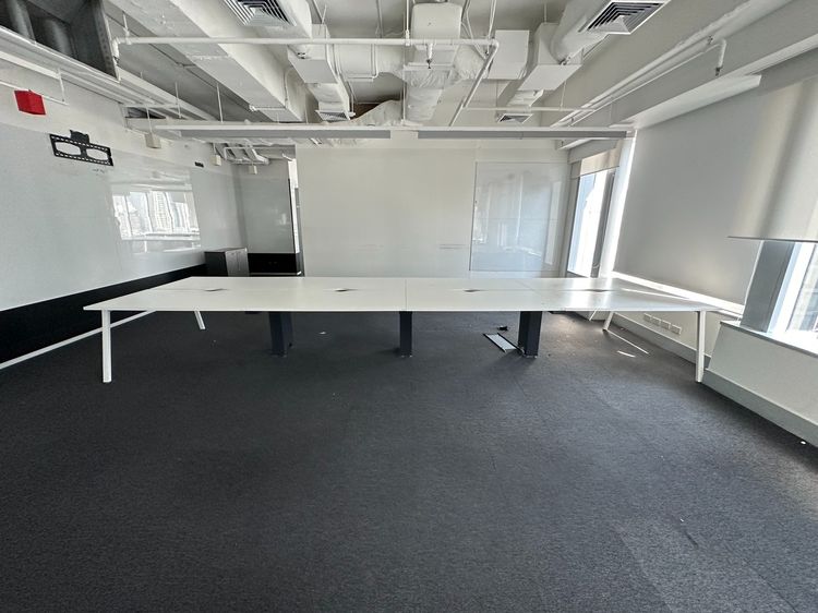 โต๊ะทำงาน 8 ที่นั่ง ท็อปไม้ MDF ผิวลามิเนตสีขาวปิดขอบพลาสติก