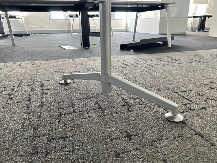 โต๊ะประชุม แบรนด์ KOKUYO ท็อปไม้ MDF สีขาว  รูปที่ 12